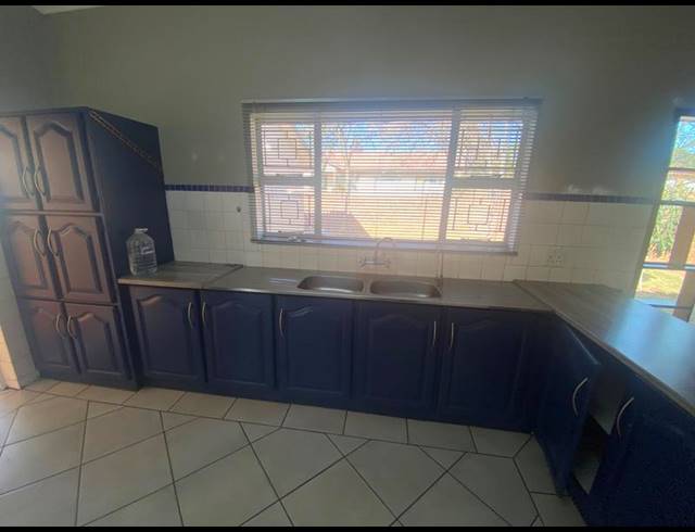 3 BEDROOM HOUSE FOR SALE IN CLUBVILLE
